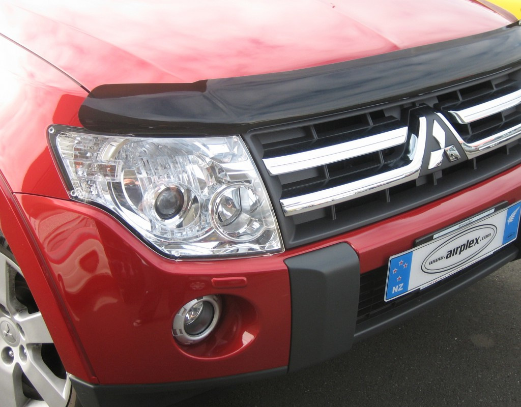 Установка дефлектора на капот