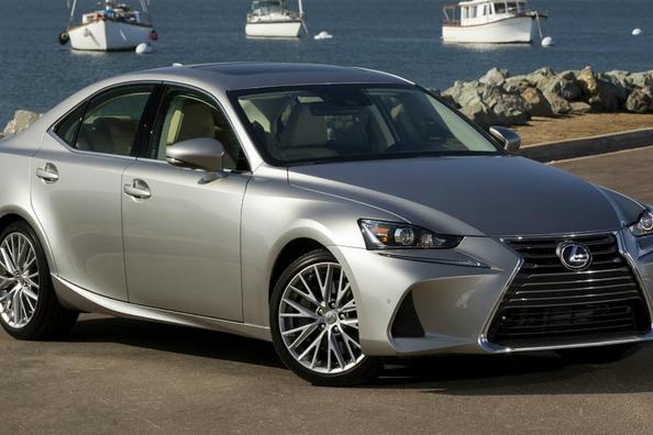 Обновленный седан Lexus IS