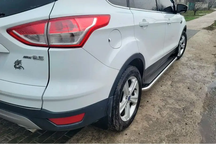 Ford Kuga/Escape 2013-2019 гг. Боковые Подножки Maydos V2 (2 шт., Алюминий + Нержавейка) Фото 2