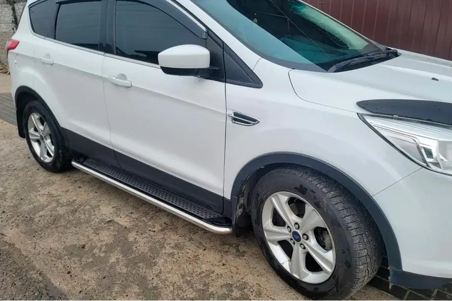 Ford Kuga/Escape 2013-2019 гг. Боковые Подножки Maydos V2 (2 шт., Алюминий + Нержавейка) Фото 3