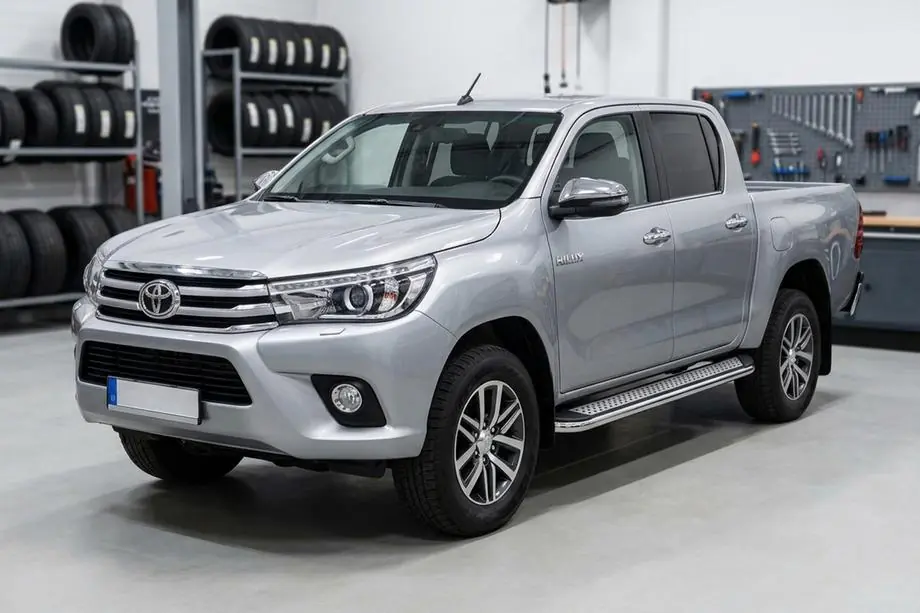 Toyota Hilux 2015- гг. Боковые Подножки Maydos V2 (2 шт., Алюминий и Нержавейка) Фото 1