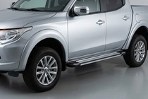 Mitsubishi L200 2015-2024 гг. Боковые Подножки Rainbow (2 шт., Алюминий) фото 1
