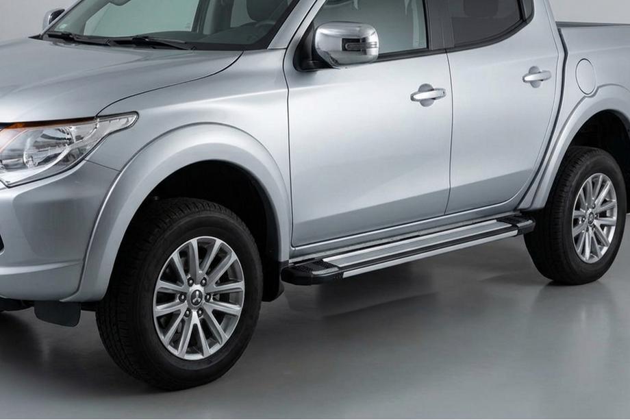 Mitsubishi L200 2015-2024 гг. Боковые Подножки Rainbow (2 шт., Алюминий) Image