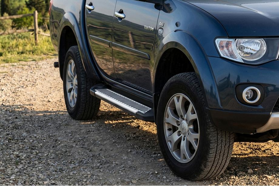 Fiat Fullback 2016- гг. Боковые Подножки Line (2 шт., Алюминий) Image