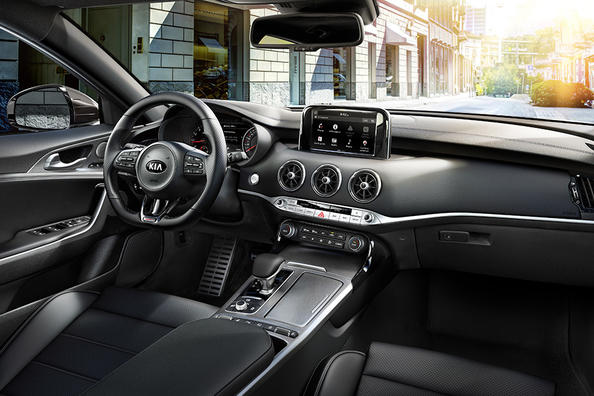 Kia Stinger: лифтбэк со спортивными повадками фото 7