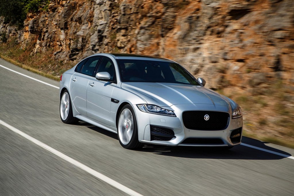 Обзор седана Jaguar XF второго поколения
