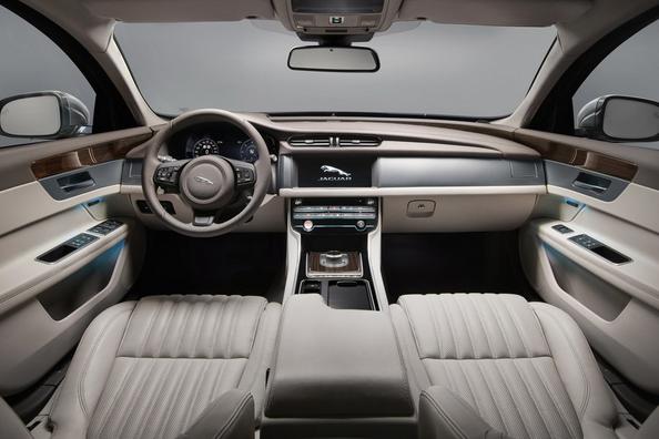Обзор седана Jaguar XF второго поколения фото 2