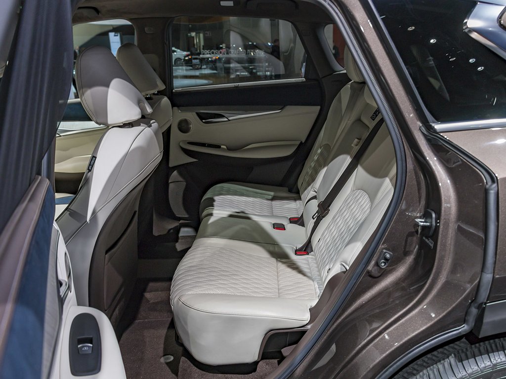 Премиальный кроссовер Infiniti QX50