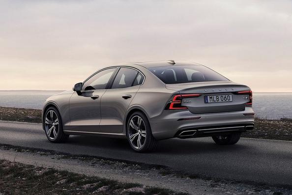 Обзор седана Volvo S60 нового поколения фото 5