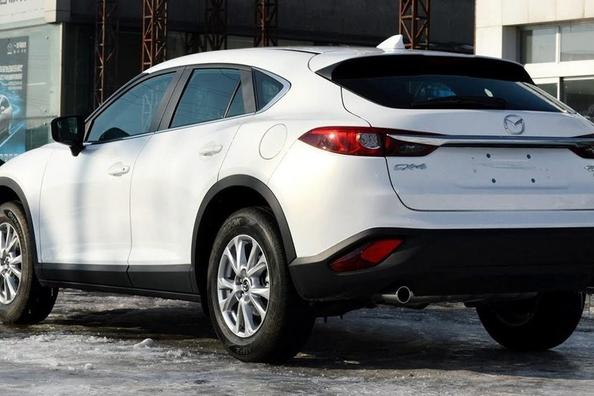 Компактный кроссовер Mazda CX-4 фото 5