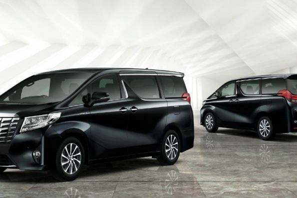 Люксовый минивэн Toyota Alphard третьего поколения фото 8