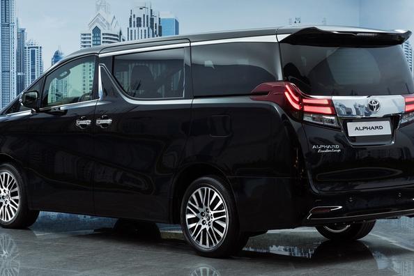 Люксовый минивэн Toyota Alphard третьего поколения фото 2