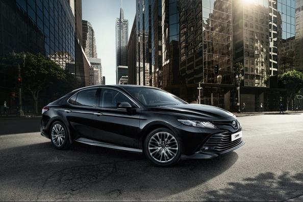 Второй обзор Toyota Camry 2018 модельного года