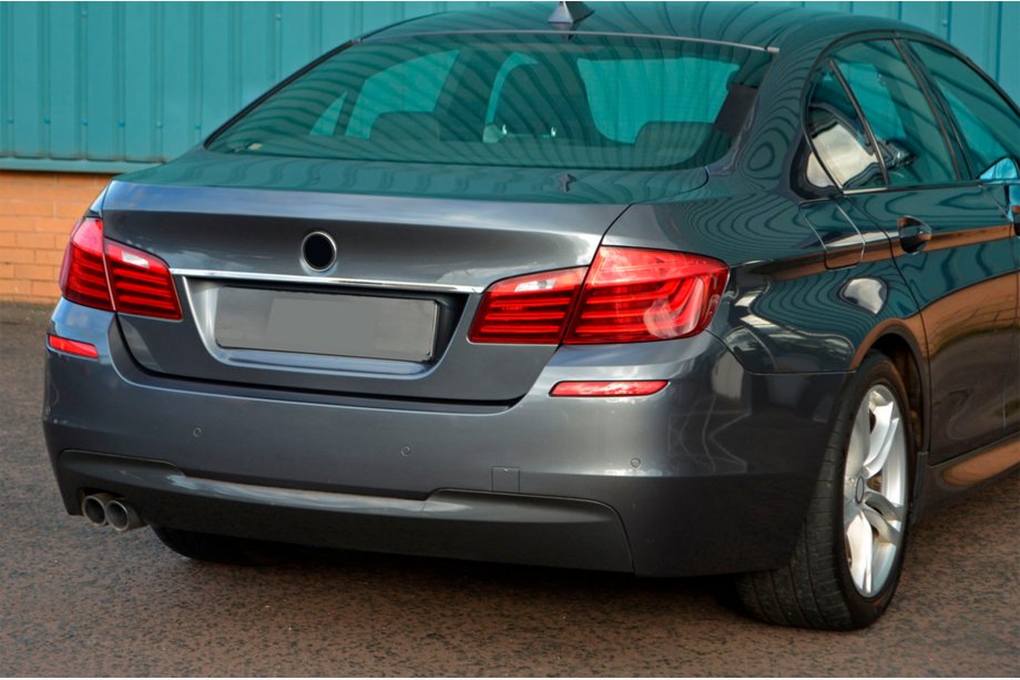 BMW 5 серия F10/F11 2010–2016 гг. Накладка SD из нержавеющей стали над номером Фото 6