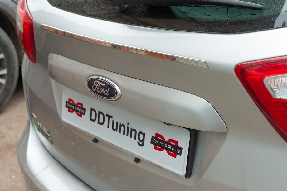 Ford C-Max/Grand C-Max 2010-2019 гг. Хромированная накладка над номером OmsaLine (нержавейка) Image