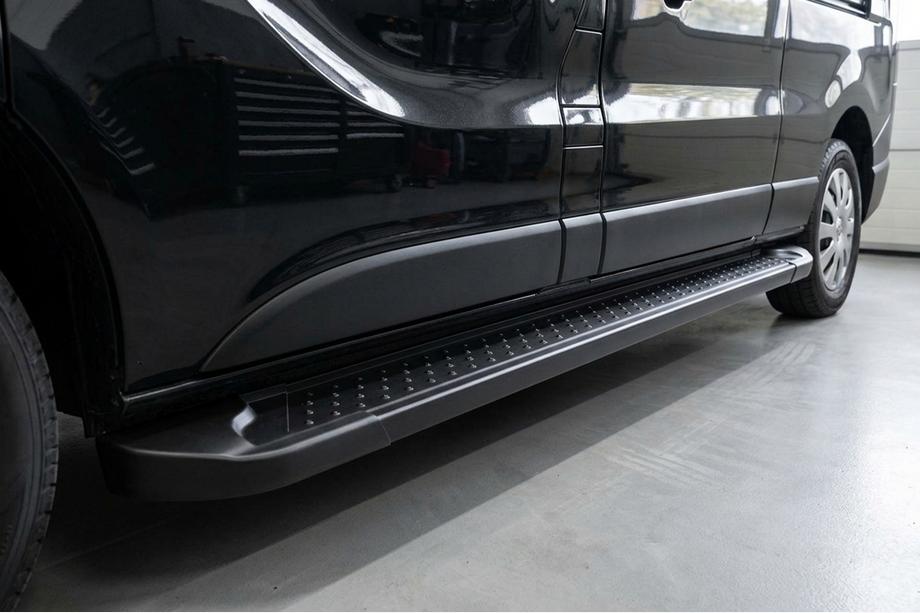 Nissan NV300/Primastar 2016- гг. Боковые Подножки Allmond Black (2 шт., Алюминий) Фото 1