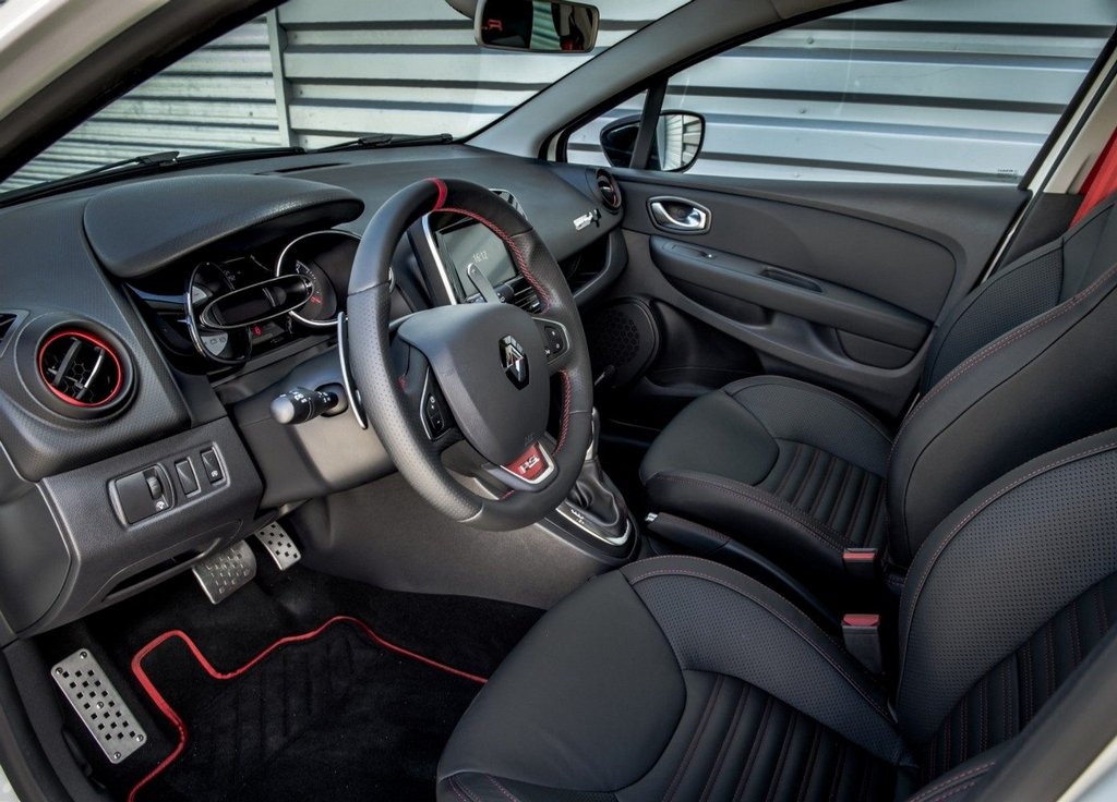 Обзор заряженного хэтчбека Renault Clio RS