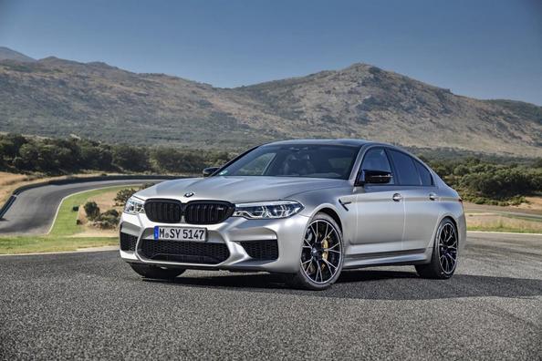 Спортивный седан BMW M5 шестого поколения фото 9