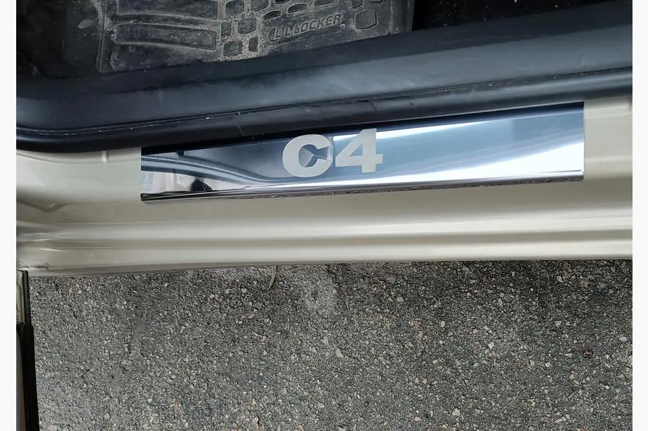 Citroen C-4 2004-2010 гг. Накладки на пороги Carmos нержавейка