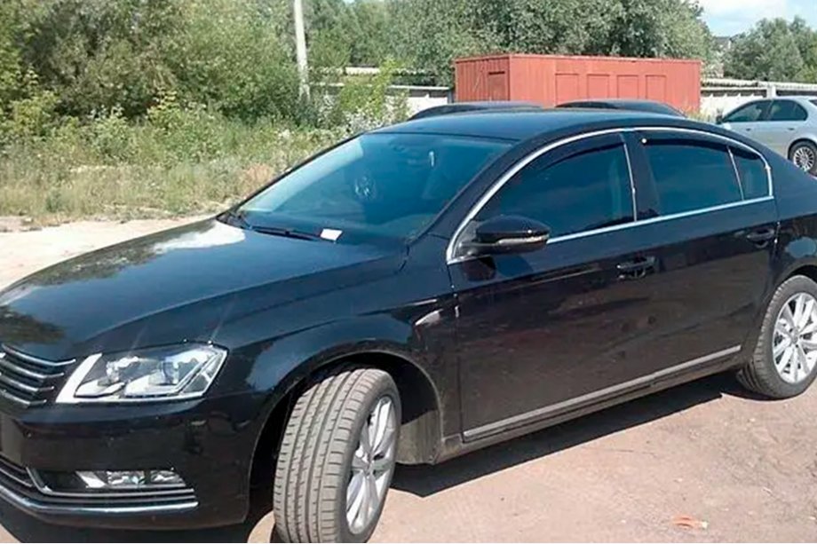 Volkswagen Passat B6 2006-2012 гг. Ветровики с хромированным молдингом SD (4 шт, HIC) Фото 8