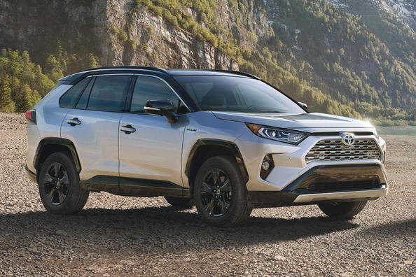 Кроссовер Toyota RAV4 пятого поколения