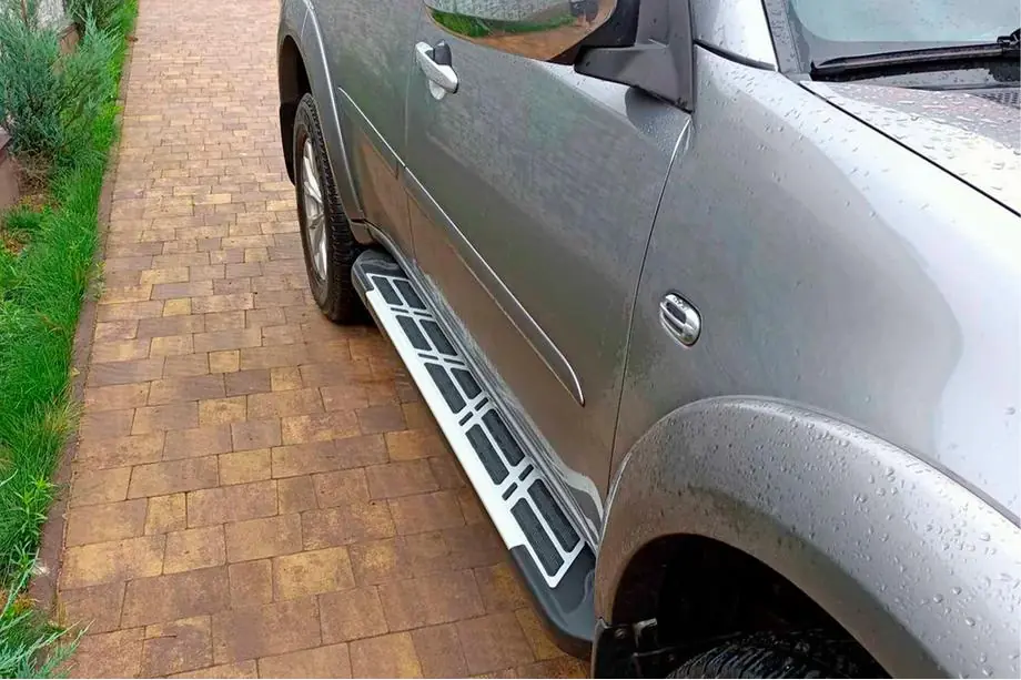 Mitsubishi Pajero Sport 2008-2015 гг. Боковые Подножки Sunrise (2 шт., Алюминий)