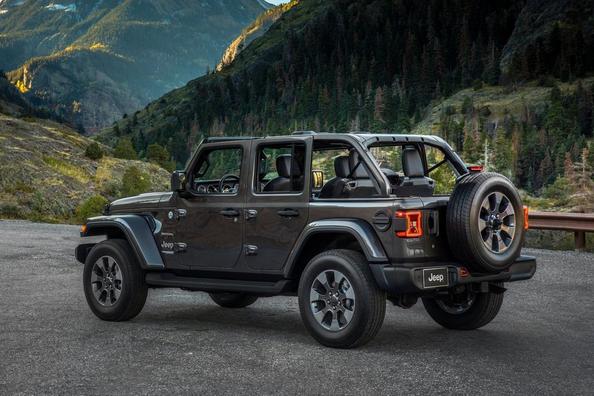 Пятидверный внедорожник Jeep Wrangler четвертого поколения фото 3