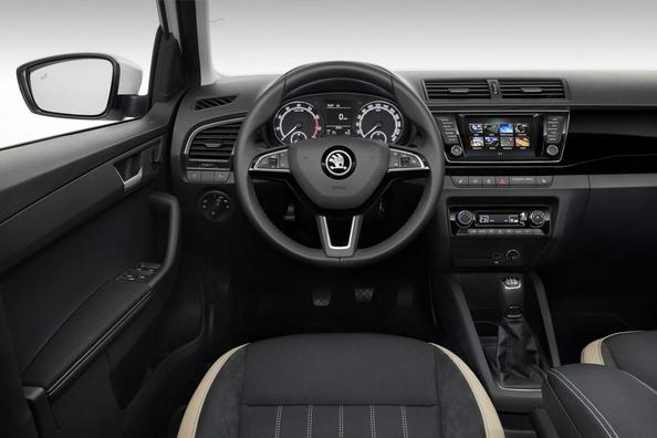 Обновленный универсал Skoda Fabia Combi третьего поколения фото 4