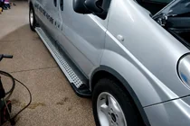 Renault Trafic 2001–2015 гг. Боковые пороги X5-тип (2 шт, алюминий) Длинная База фото 5