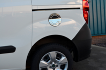 Opel Combo 2012-2018 гг. Хромированная накладка на лючок бензобака (нерж. сталь) фото 3