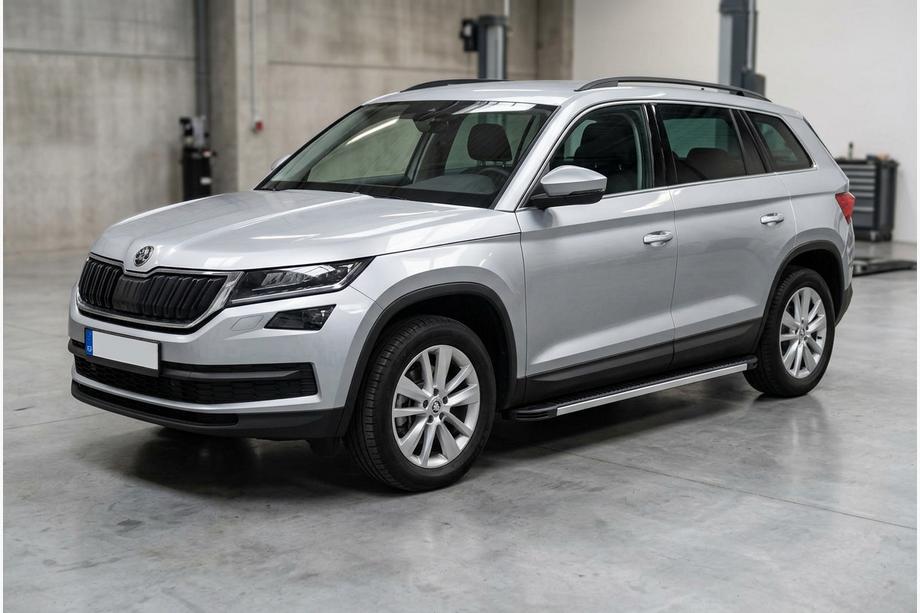 Skoda Kodiaq 2016-2023 гг. Боковые Подножки Maya V1 (2 шт., Алюминий)