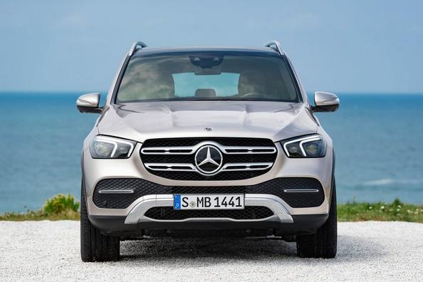 Премиальный кроссовер Mercedes-Benz GLE нового поколения