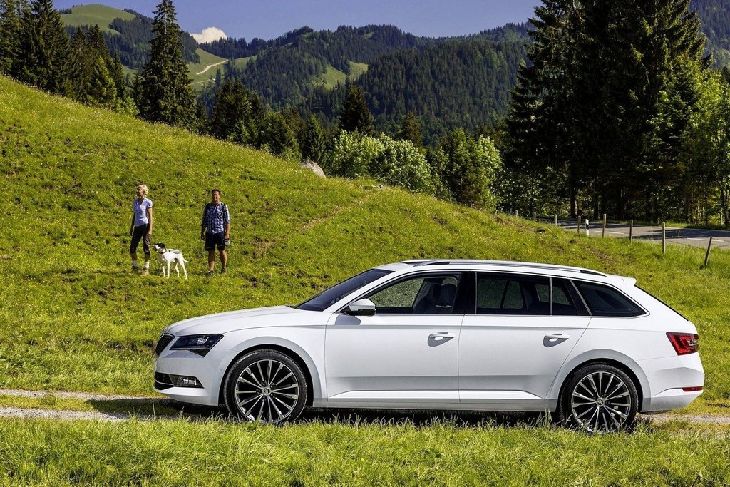 Обзор универсала Skoda Superb Combi третьего поколения