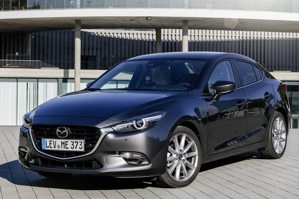 Рестайлинговая версия седана Mazda 3