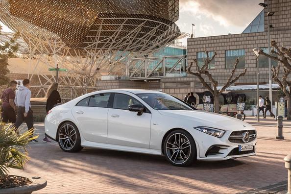 Новое поколение четырехдверного купе Mercedes-Benz CLS-Class