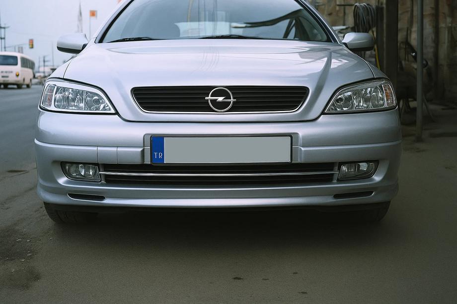 Opel Astra G classic 1998-2012 гг. Накладки на фары (2 шт, пластик) Image