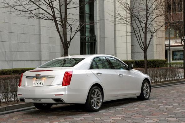 Обзор седана Cadillac CTS третьего поколения фото 4