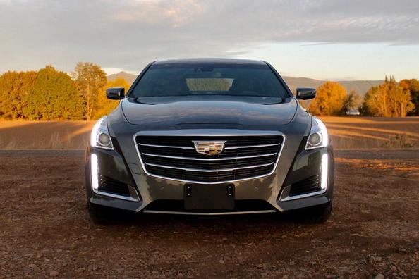 Обзор седана Cadillac CTS третьего поколения фото 3