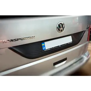 Пластиковая накладка на крышку багажника Volkswagen T6 2015-2024 гг. фото 1