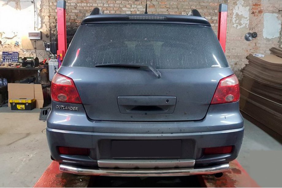 Mitsubishi Outlander 2001-2006 гг. Задняя дуга AK002/2 (нержавейка) Image