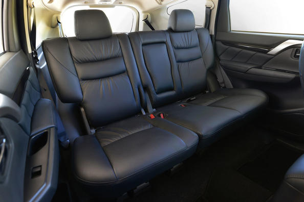 Третье поколение внедорожника Mitsubishi Pajero Sport фото 7