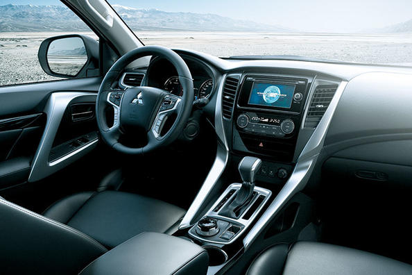 Третье поколение внедорожника Mitsubishi Pajero Sport фото 6
