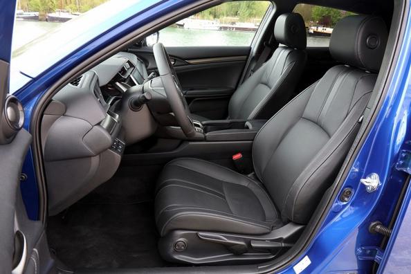 Пятидверный хэтчбек десятого поколения Honda Civic 5D фото 5
