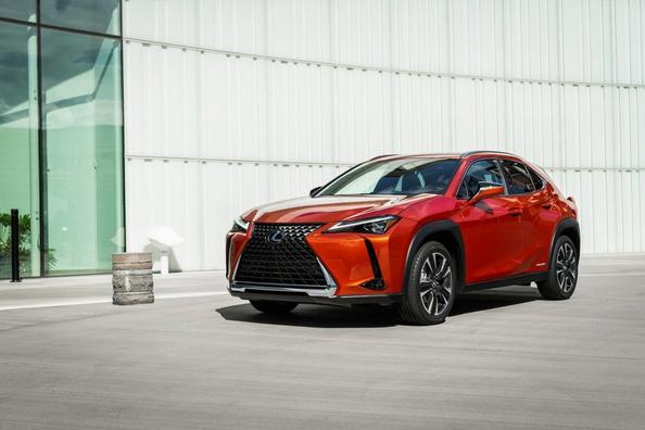 Гибридная модификация кроссовера Lexus UX 250h