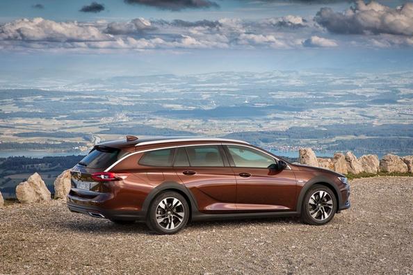 Универсал повышенной проходимости Opel Insignia Country Tourer фото 6
