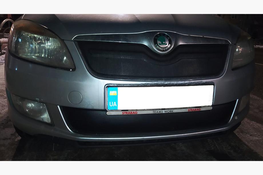Skoda Fabia 2007-2014 гг. Зимняя накладка на решетку радиатора (2011-2014, верхняя) Фото 2