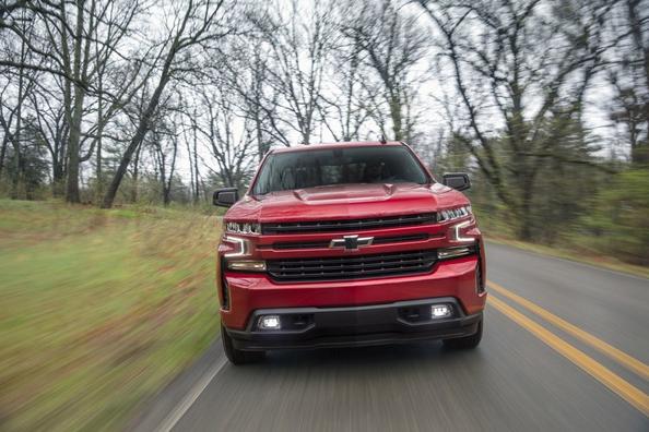 Обзор пикапа Chevrolet Silverado нового поколения фото 9