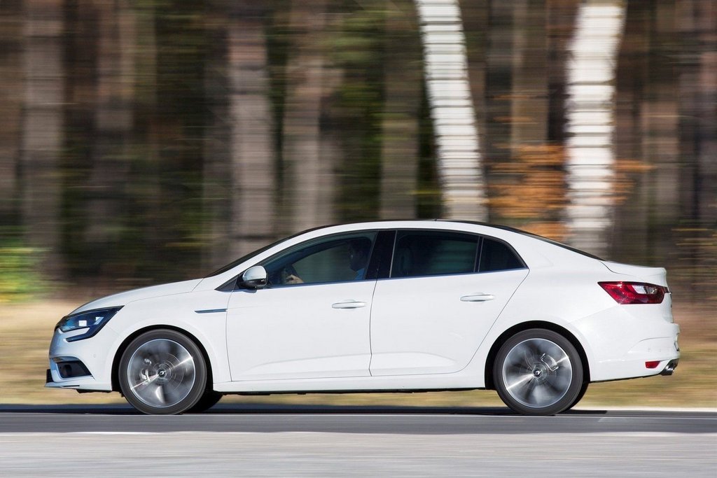 Обзор седана Renault Megane четвертой генерации