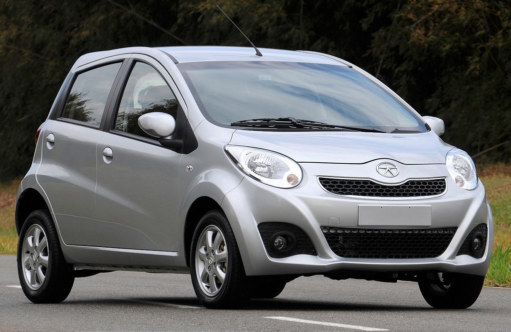 Обзор компактного хэтчбека JAC J2