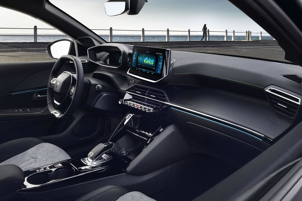 Обзор компактного хэтчбека Peugeot 208 нового поколения